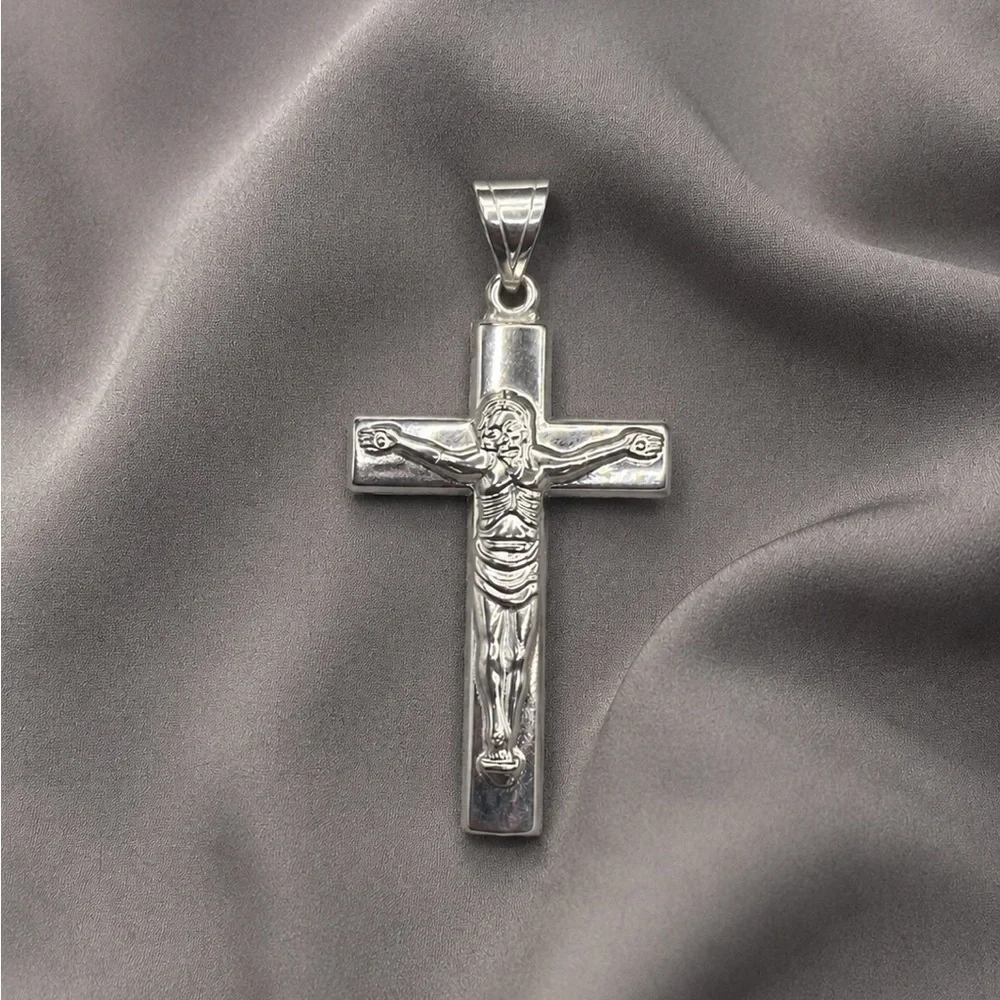 925 Sterling Silver Crucifix Pendant - Men's Religious Cross Pendant